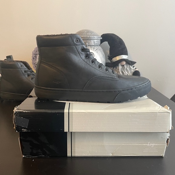Black Lugz Winter Boots - Picture 2 of 2
